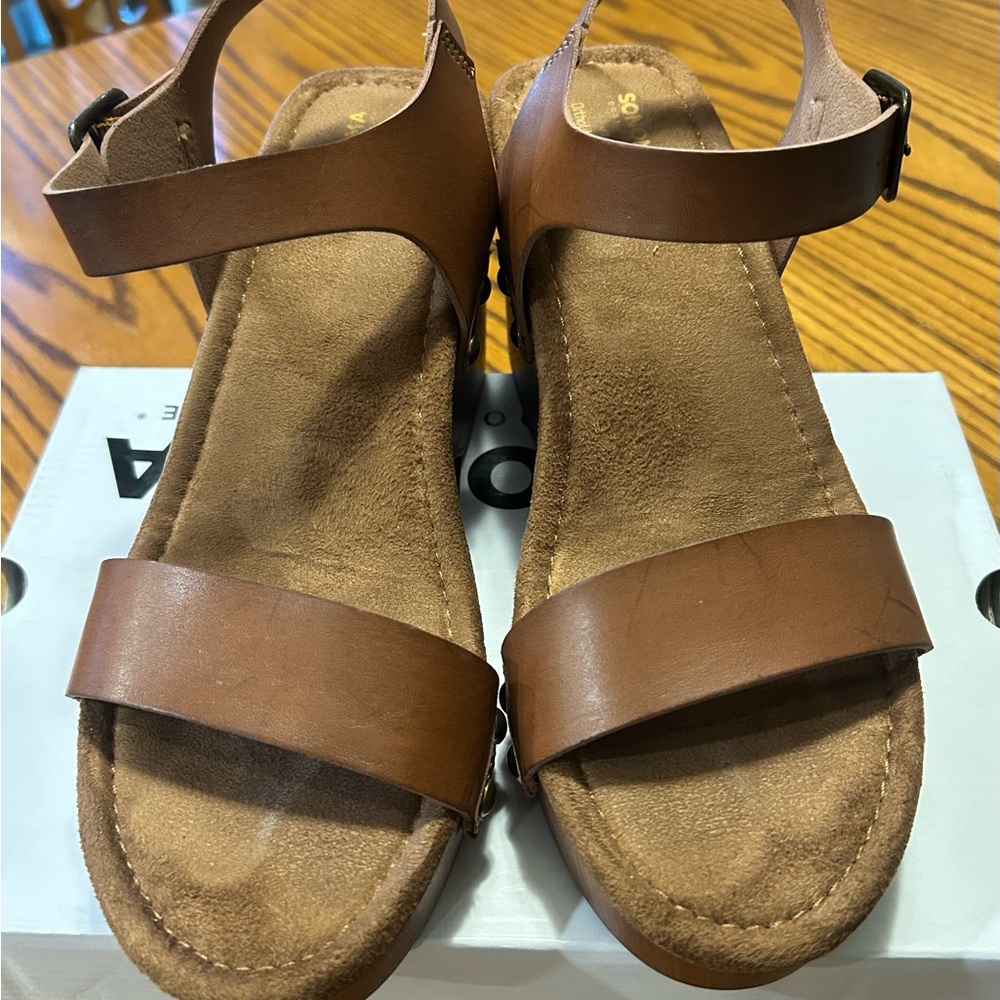 Sonoma Brown Sandals Two-Strap Design